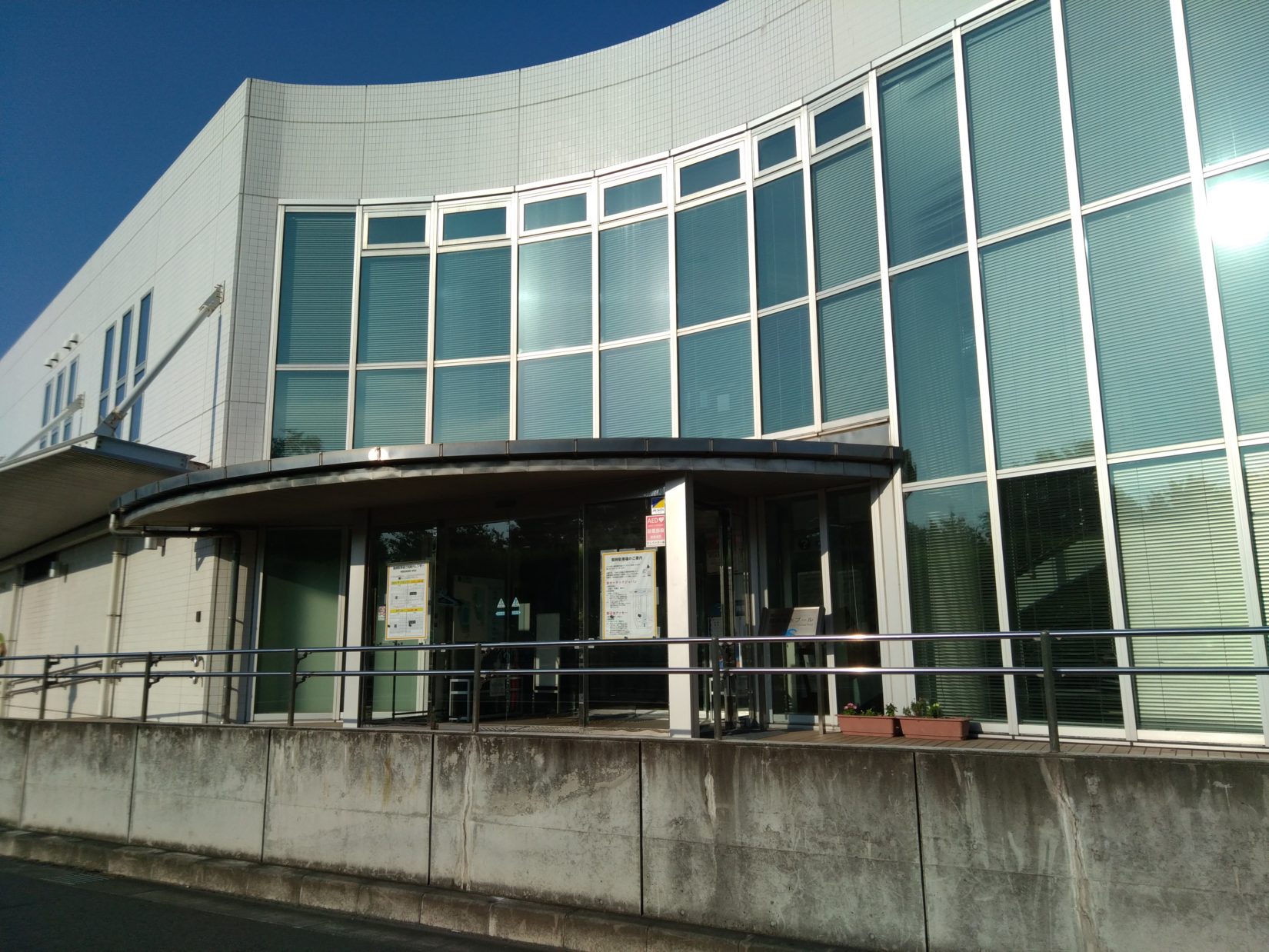 茅ヶ崎市屋内温水プールの外観